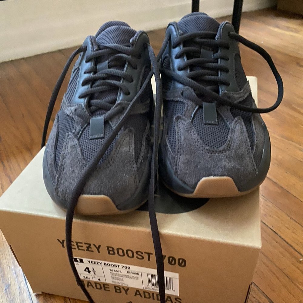 adidas Yeezy Boost 700 Utility Black